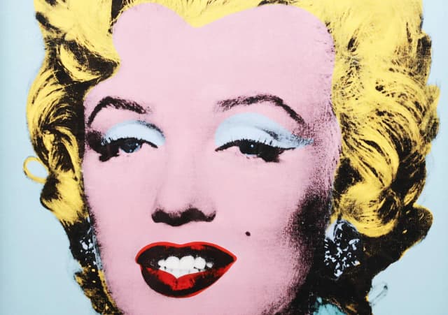 Pop art Warhol: jak jego sztuka zmieniła kulturę masową Pop art Warhol: jak jego sztuka zmieniła kulturę masową