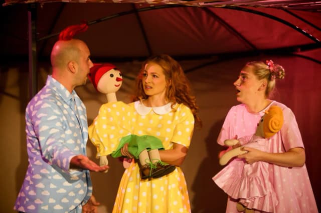 Spektakl teatralny: odkryj fascynujący świat dramatycznych emocji Spektakl teatralny: odkryj fascynujący świat dramatycznych emocji